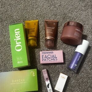 Skincare bundle tik tok shop oakcha medicube hismile frownies